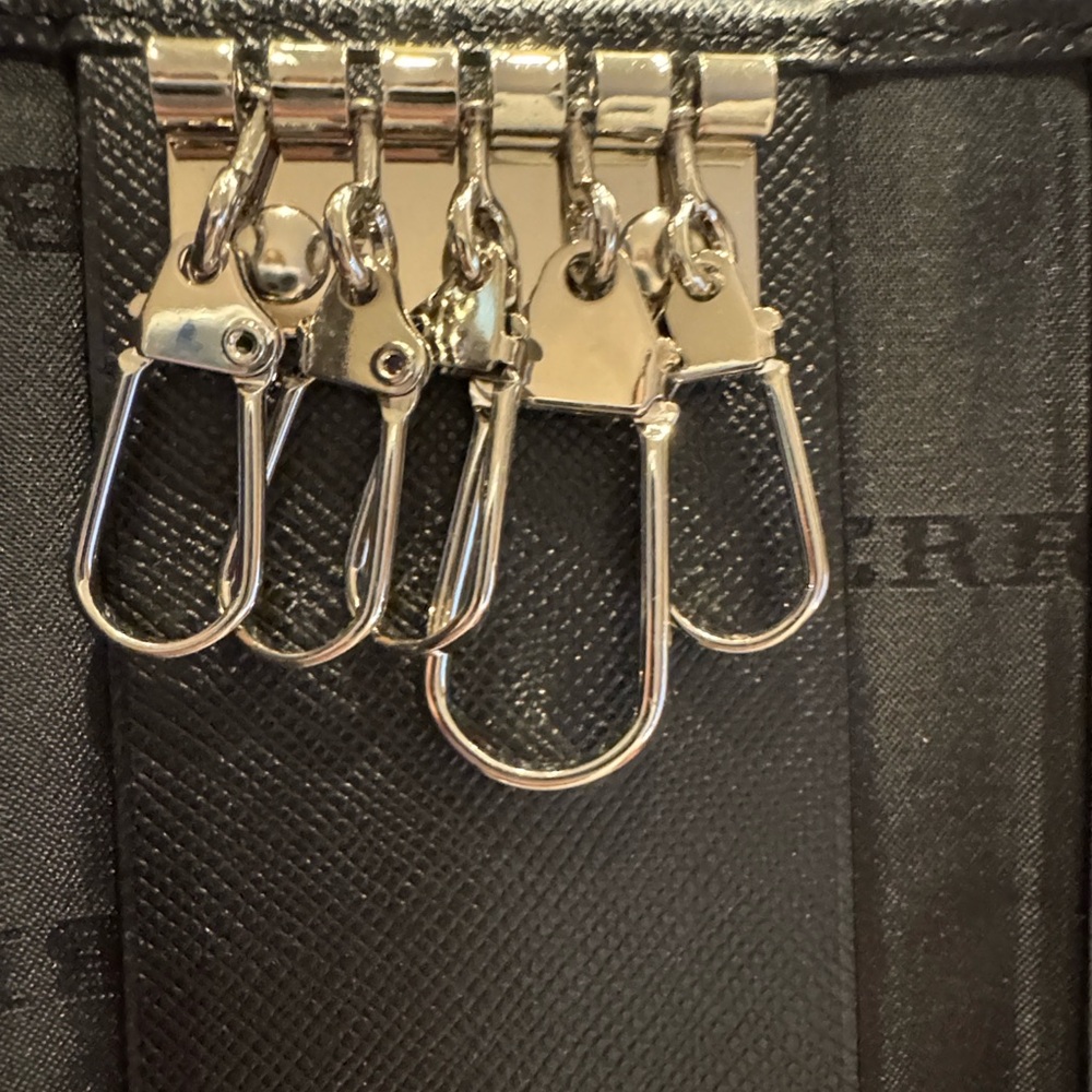 Burberry Checkered Beige and Black with red Card Holder - Picture 3 of 10